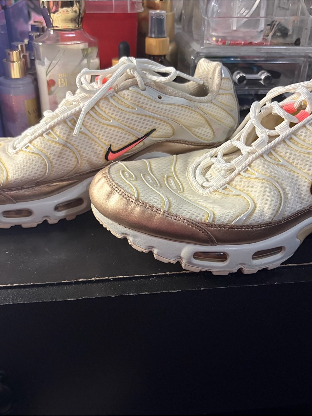 bloom Cream Athletic Sneakers with Gold Metallic and Pink Accent